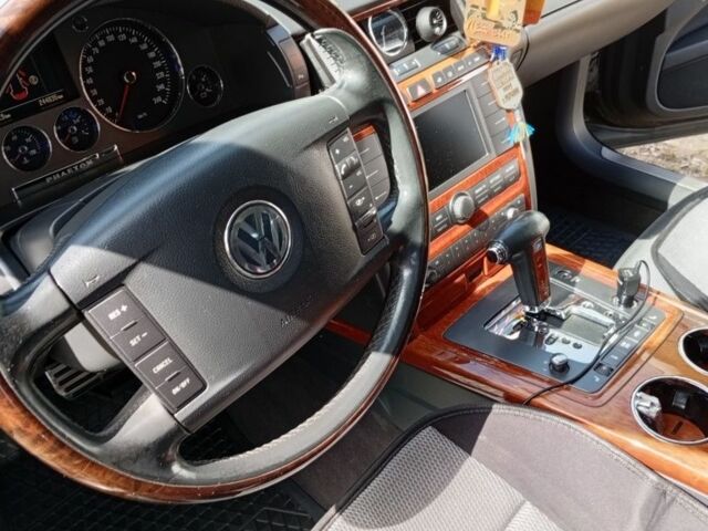 Черный Фольксваген Фаетон, объемом двигателя 3 л и пробегом 245 тыс. км за 7250 $, фото 11 на Automoto.ua