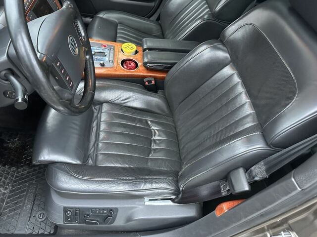 Коричневый Фольксваген Фаетон, объемом двигателя 4.2 л и пробегом 234 тыс. км за 5200 $, фото 10 на Automoto.ua