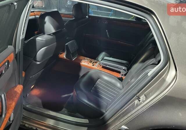 Коричневый Фольксваген Фаетон, объемом двигателя 4.2 л и пробегом 234 тыс. км за 8500 $, фото 17 на Automoto.ua