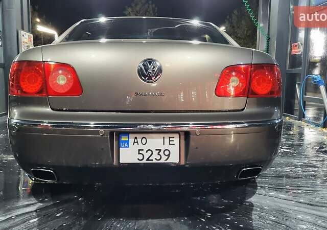 Коричневый Фольксваген Фаетон, объемом двигателя 4.2 л и пробегом 234 тыс. км за 8500 $, фото 4 на Automoto.ua