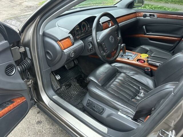 Коричневый Фольксваген Фаетон, объемом двигателя 4.2 л и пробегом 234 тыс. км за 5200 $, фото 8 на Automoto.ua