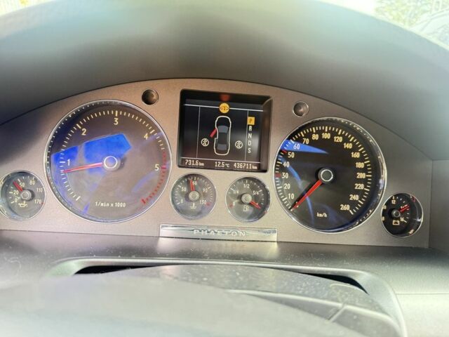 Серый Фольксваген Фаетон, объемом двигателя 3 л и пробегом 400 тыс. км за 3500 $, фото 13 на Automoto.ua