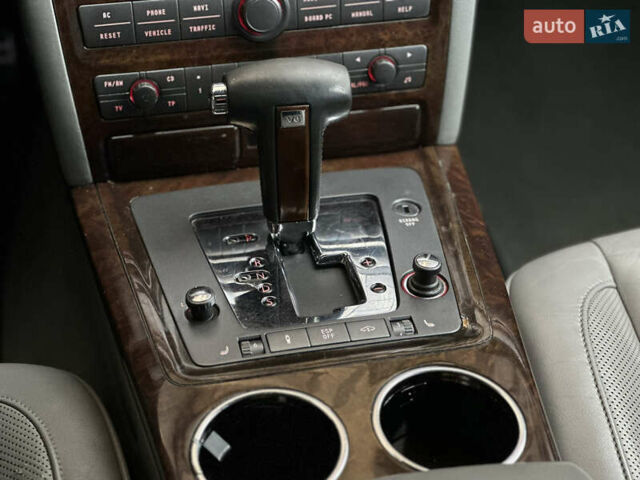 Серый Фольксваген Фаетон, объемом двигателя 2.97 л и пробегом 320 тыс. км за 5000 $, фото 14 на Automoto.ua