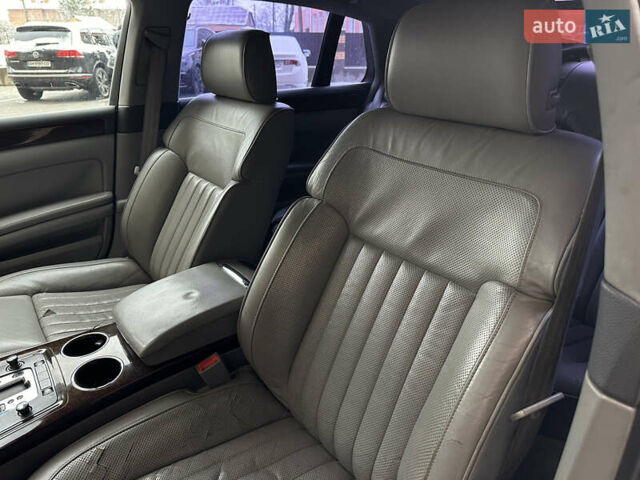 Серый Фольксваген Фаетон, объемом двигателя 2.97 л и пробегом 320 тыс. км за 5000 $, фото 17 на Automoto.ua