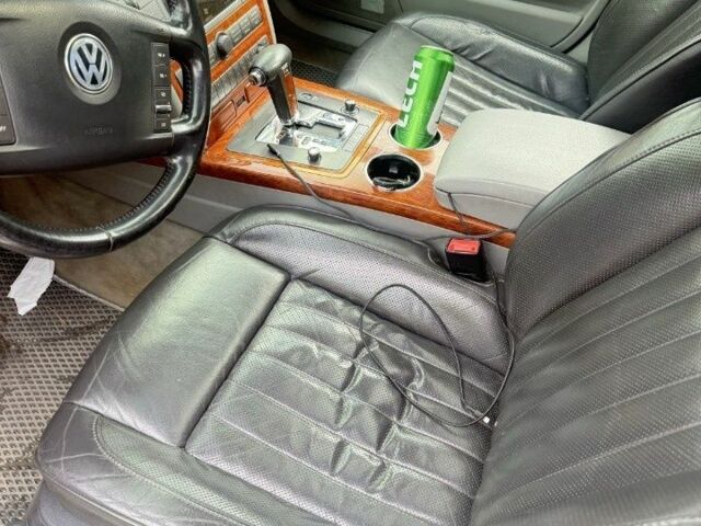 Серый Фольксваген Фаетон, объемом двигателя 3 л и пробегом 440 тыс. км за 4800 $, фото 5 на Automoto.ua