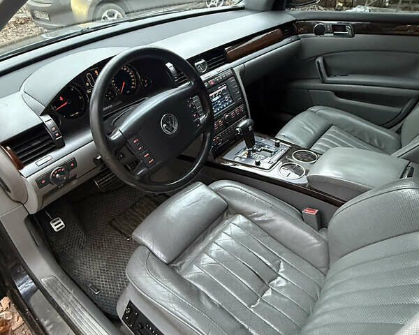 Синий Фольксваген Фаетон, объемом двигателя 2.97 л и пробегом 400 тыс. км за 5500 $, фото 13 на Automoto.ua