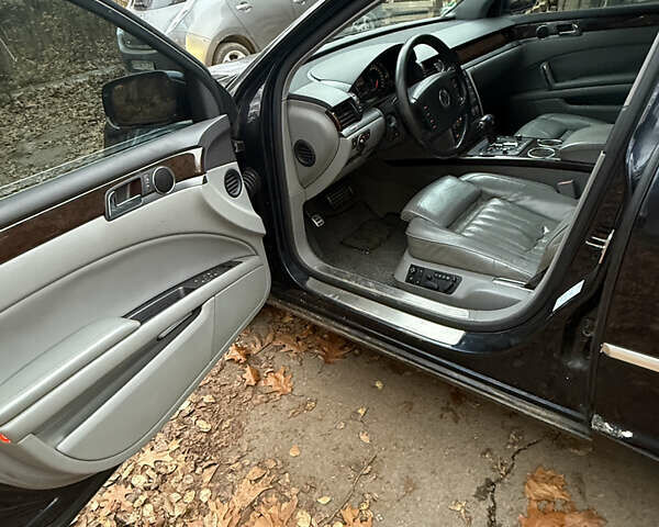 Синий Фольксваген Фаетон, объемом двигателя 2.97 л и пробегом 400 тыс. км за 5500 $, фото 12 на Automoto.ua