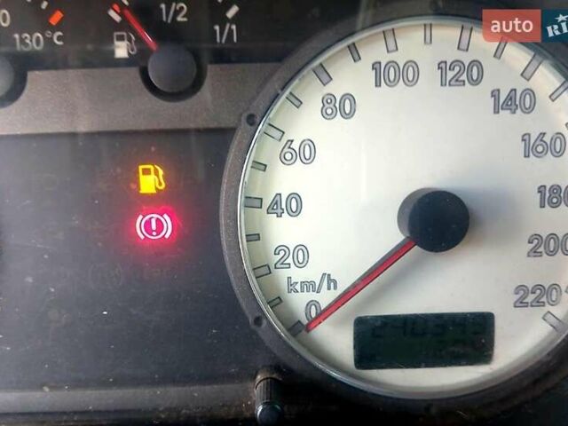 Красный Фольксваген Поинтер, объемом двигателя 1.8 л и пробегом 240 тыс. км за 2000 $, фото 5 на Automoto.ua