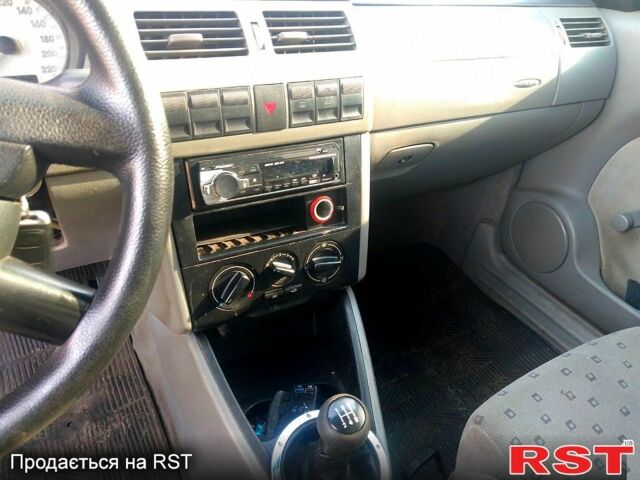 Красный Фольксваген Поинтер, объемом двигателя 1.8 л и пробегом 240 тыс. км за 2000 $, фото 8 на Automoto.ua