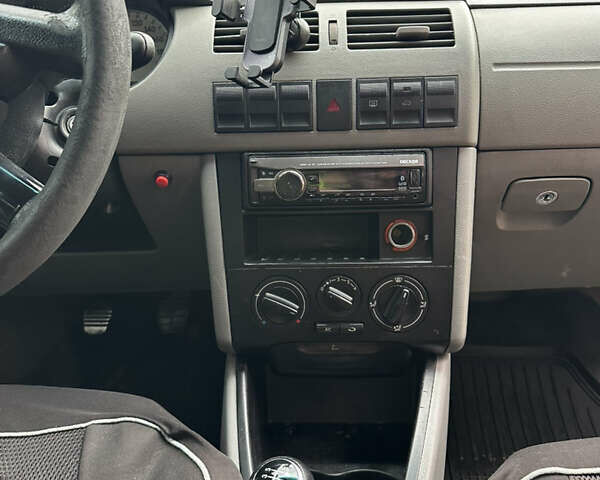 Серый Фольксваген Поинтер, объемом двигателя 1.8 л и пробегом 370 тыс. км за 2550 $, фото 21 на Automoto.ua