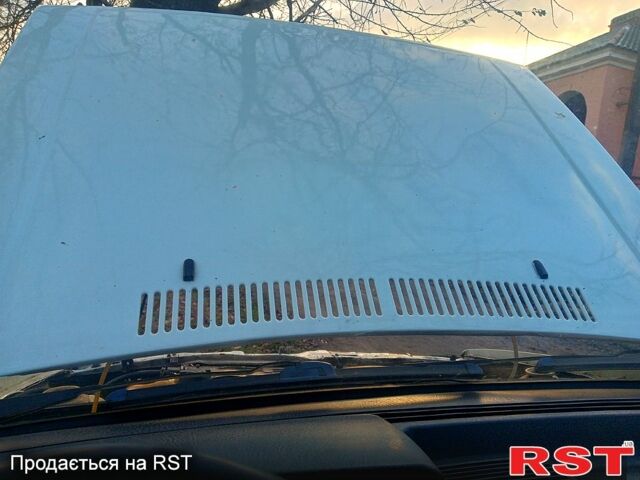 Белый Фольксваген Поло, объемом двигателя 1 л и пробегом 316 тыс. км за 600 $, фото 3 на Automoto.ua