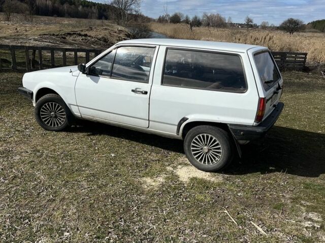 Белый Фольксваген Поло, объемом двигателя 1 л и пробегом 300 тыс. км за 800 $, фото 2 на Automoto.ua