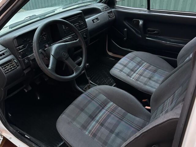 Білий Фольксваген Поло, об'ємом двигуна 1.4 л та пробігом 280 тис. км за 2300 $, фото 4 на Automoto.ua