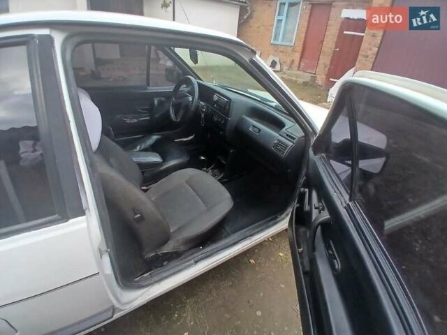 Белый Фольксваген Поло, объемом двигателя 1.4 л и пробегом 288 тыс. км за 1500 $, фото 6 на Automoto.ua