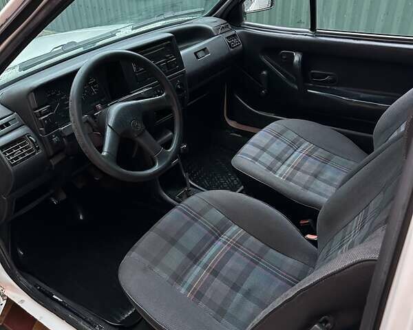 Фольксваген Поло 1994 в Кропивницком (Кировограде) на Automoto.ua Белый Фольксваген Поло, объемом двигателя 1.39 л и пробегом 280 тыс. км за 2300 $, фото 4 на Automoto.ua