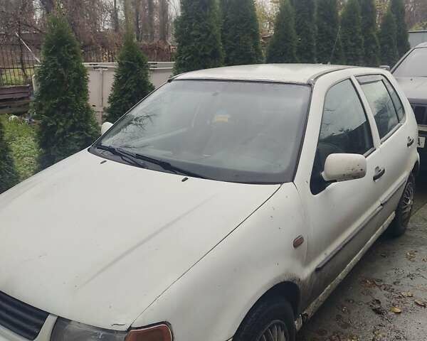 Белый Фольксваген Поло, объемом двигателя 1.4 л и пробегом 280 тыс. км за 1400 $, фото 1 на Automoto.ua