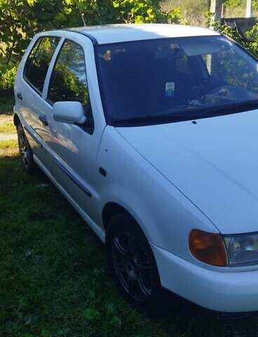 Белый Фольксваген Поло, объемом двигателя 1.39 л и пробегом 350 тыс. км за 2100 $, фото 7 на Automoto.ua