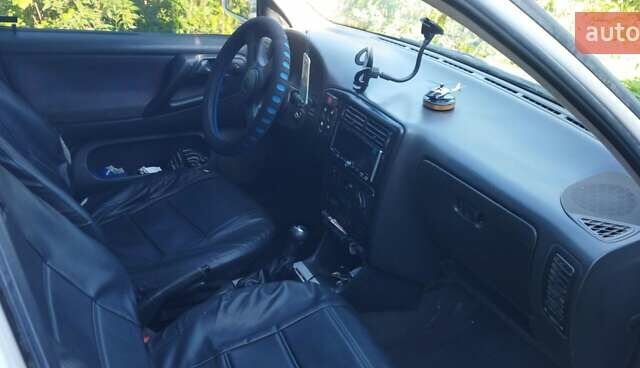 Белый Фольксваген Поло, объемом двигателя 1.39 л и пробегом 350 тыс. км за 2100 $, фото 6 на Automoto.ua