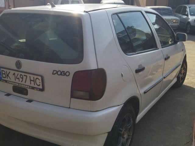 Белый Фольксваген Поло, объемом двигателя 1.4 л и пробегом 250 тыс. км за 2100 $, фото 2 на Automoto.ua