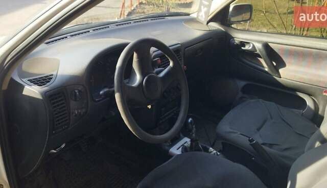 Белый Фольксваген Поло, объемом двигателя 1.39 л и пробегом 350 тыс. км за 2100 $, фото 3 на Automoto.ua