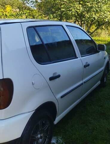 Белый Фольксваген Поло, объемом двигателя 1.39 л и пробегом 350 тыс. км за 2100 $, фото 5 на Automoto.ua