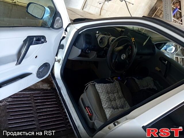 Белый Фольксваген Поло, объемом двигателя 1 л и пробегом 326 тыс. км за 1500 $, фото 5 на Automoto.ua