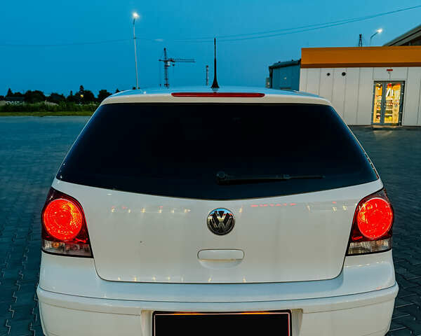 Белый Фольксваген Поло, объемом двигателя 0 л и пробегом 208 тыс. км за 6500 $, фото 2 на Automoto.ua