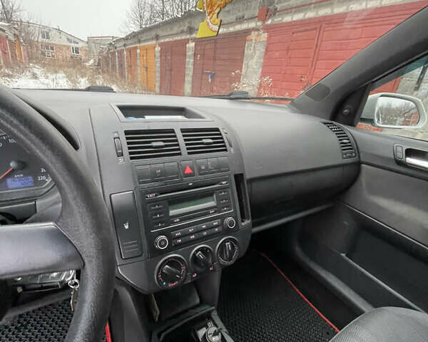 Белый Фольксваген Поло, объемом двигателя 1.2 л и пробегом 169 тыс. км за 3100 $, фото 14 на Automoto.ua