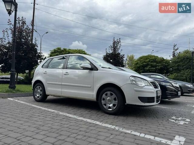 Белый Фольксваген Поло, объемом двигателя 1.39 л и пробегом 140 тыс. км за 5500 $, фото 1 на Automoto.ua