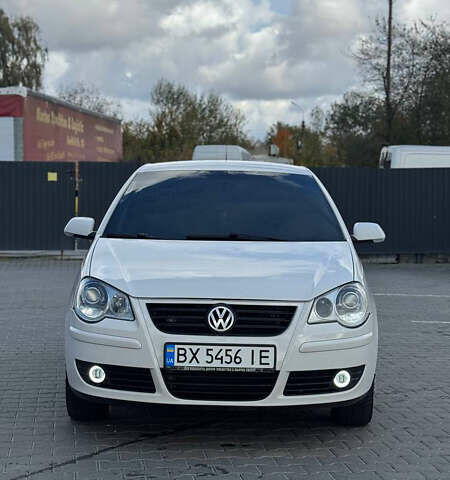 Белый Фольксваген Поло, объемом двигателя 1.6 л и пробегом 208 тыс. км за 6000 $, фото 2 на Automoto.ua