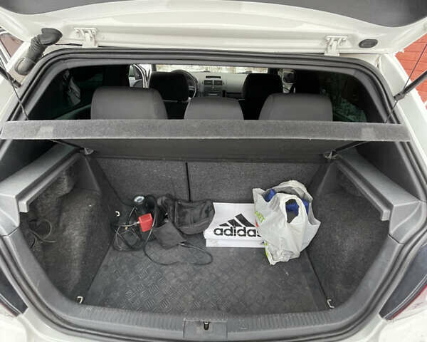 Белый Фольксваген Поло, объемом двигателя 1.2 л и пробегом 169 тыс. км за 3100 $, фото 16 на Automoto.ua