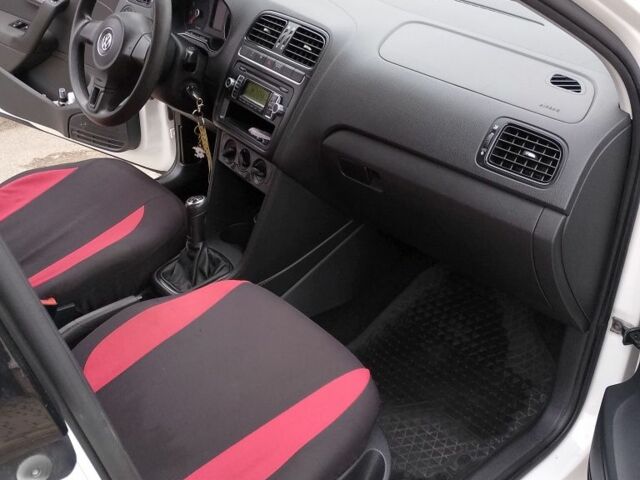 Белый Фольксваген Поло, объемом двигателя 1.2 л и пробегом 134 тыс. км за 7000 $, фото 1 на Automoto.ua