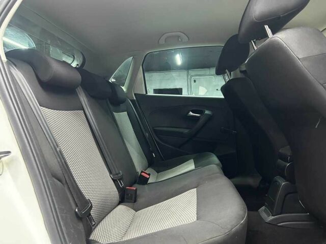 Белый Фольксваген Поло, объемом двигателя 1.2 л и пробегом 180 тыс. км за 5700 $, фото 21 на Automoto.ua