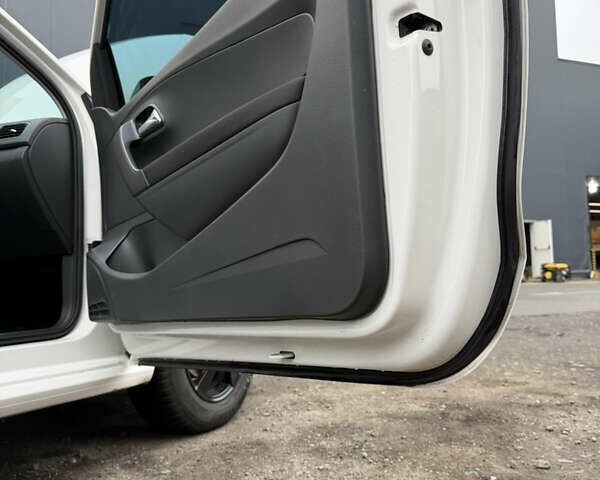 Білий Фольксваген Поло, об'ємом двигуна 1.2 л та пробігом 144 тис. км за 7100 $, фото 22 на Automoto.ua