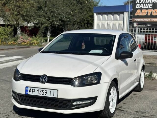 Белый Фольксваген Поло, объемом двигателя 1.2 л и пробегом 140 тыс. км за 4450 $, фото 1 на Automoto.ua