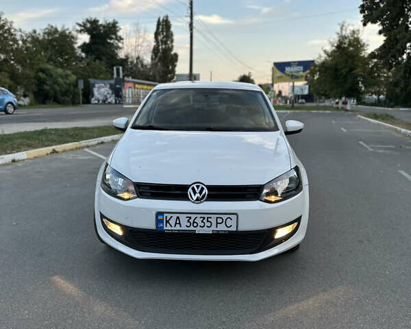 Белый Фольксваген Поло, объемом двигателя 1.39 л и пробегом 177 тыс. км за 8000 $, фото 1 на Automoto.ua