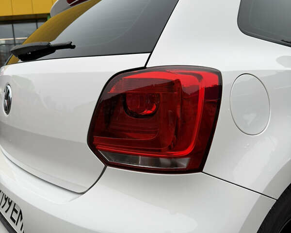 Білий Фольксваген Поло, об'ємом двигуна 1.2 л та пробігом 144 тис. км за 7100 $, фото 19 на Automoto.ua