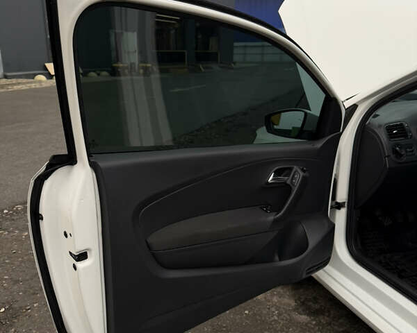 Білий Фольксваген Поло, об'ємом двигуна 1.2 л та пробігом 144 тис. км за 7100 $, фото 26 на Automoto.ua
