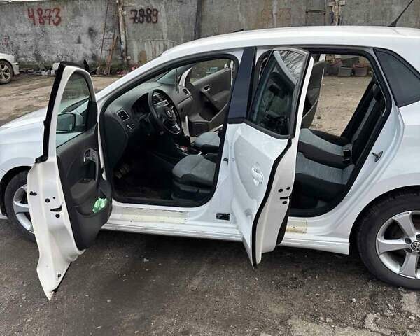 Белый Фольксваген Поло, объемом двигателя 1.2 л и пробегом 285 тыс. км за 5000 $, фото 3 на Automoto.ua