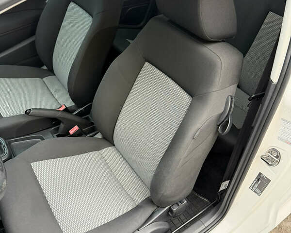 Білий Фольксваген Поло, об'ємом двигуна 1.2 л та пробігом 144 тис. км за 7100 $, фото 27 на Automoto.ua