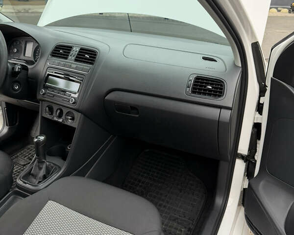 Білий Фольксваген Поло, об'ємом двигуна 1.2 л та пробігом 144 тис. км за 7100 $, фото 29 на Automoto.ua