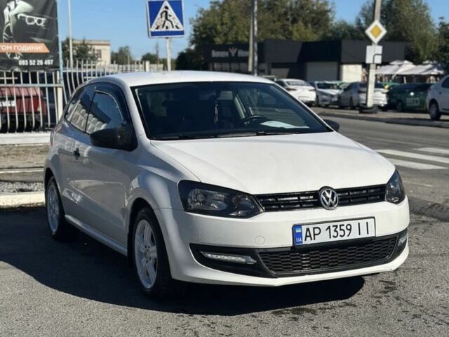 Белый Фольксваген Поло, объемом двигателя 1.2 л и пробегом 140 тыс. км за 4450 $, фото 2 на Automoto.ua