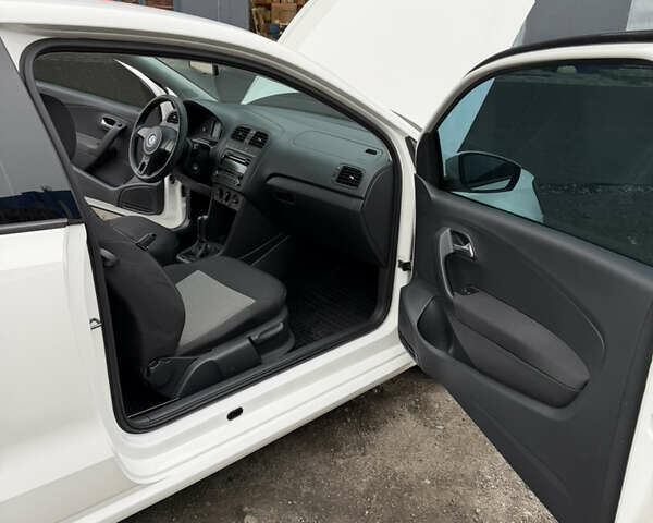 Білий Фольксваген Поло, об'ємом двигуна 1.2 л та пробігом 144 тис. км за 7100 $, фото 21 на Automoto.ua