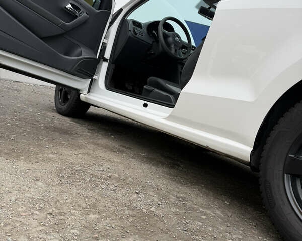 Білий Фольксваген Поло, об'ємом двигуна 1.2 л та пробігом 144 тис. км за 7100 $, фото 25 на Automoto.ua