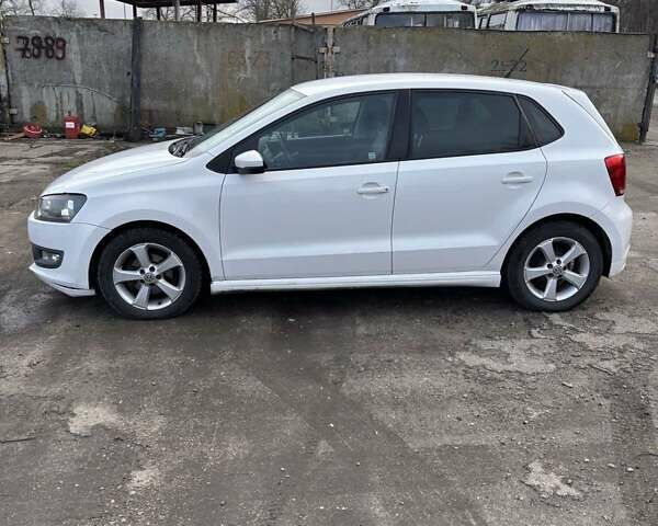 Белый Фольксваген Поло, объемом двигателя 1.2 л и пробегом 285 тыс. км за 5000 $, фото 6 на Automoto.ua