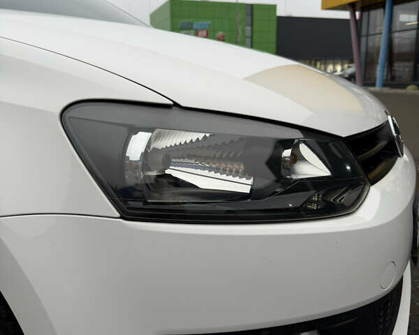 Білий Фольксваген Поло, об'ємом двигуна 1.2 л та пробігом 144 тис. км за 7100 $, фото 17 на Automoto.ua