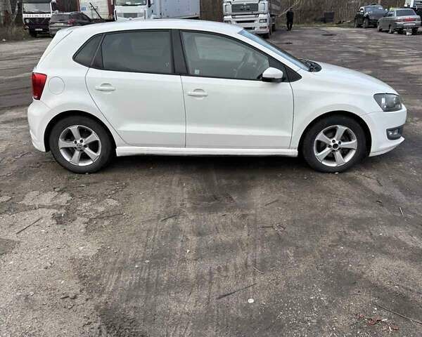 Белый Фольксваген Поло, объемом двигателя 1.2 л и пробегом 285 тыс. км за 5000 $, фото 8 на Automoto.ua