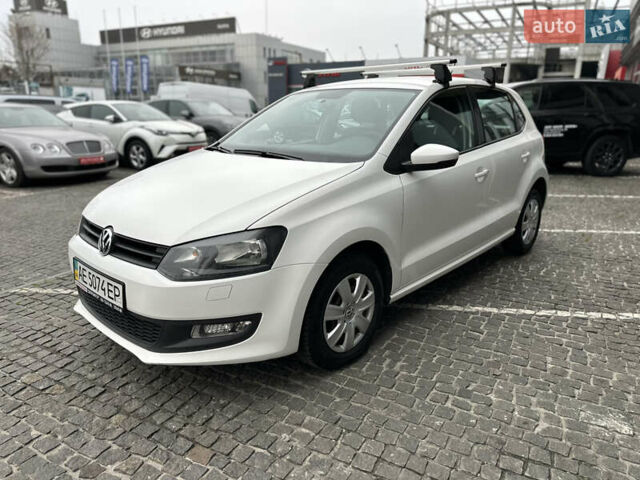 Белый Фольксваген Поло, объемом двигателя 1.2 л и пробегом 212 тыс. км за 6000 $, фото 3 на Automoto.ua