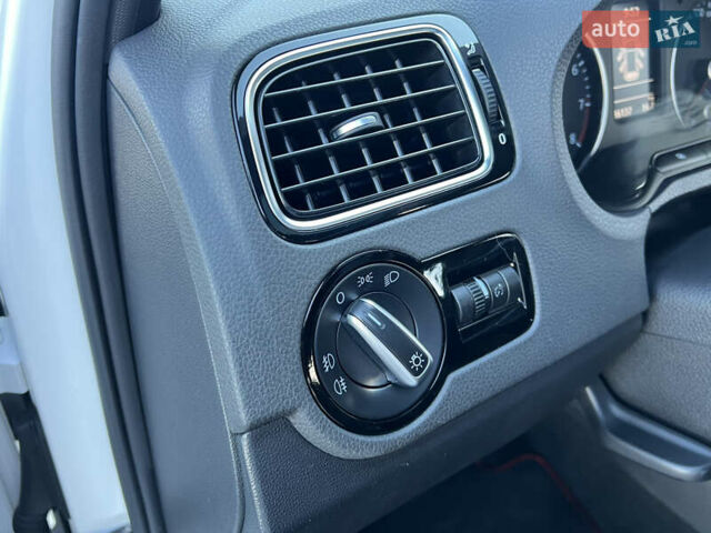 Белый Фольксваген Поло, объемом двигателя 1.4 л и пробегом 136 тыс. км за 9950 $, фото 63 на Automoto.ua