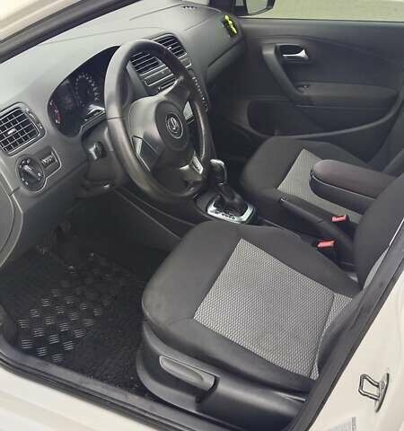 Белый Фольксваген Поло, объемом двигателя 1.39 л и пробегом 175 тыс. км за 7500 $, фото 5 на Automoto.ua